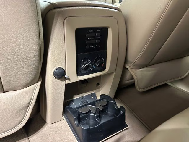 2006 Pueblo Gold Clearcoat Metallic Ford Expedition XLT 4X4 SUV