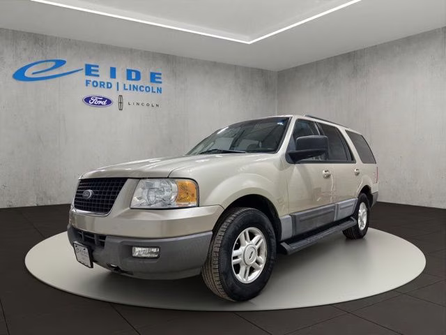 2006 Pueblo Gold Clearcoat Metallic Ford Expedition XLT 4X4 SUV