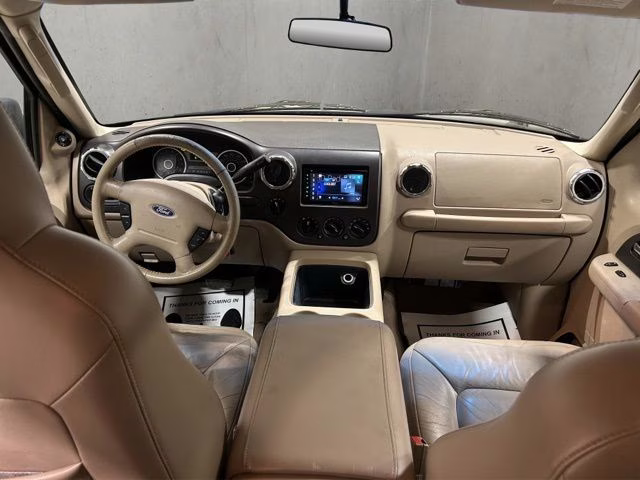 2006 Pueblo Gold Clearcoat Metallic Ford Expedition XLT 4X4 SUV