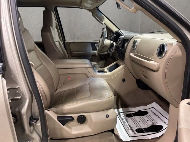 2006 Pueblo Gold Clearcoat Metallic Ford Expedition XLT 4X4 SUV