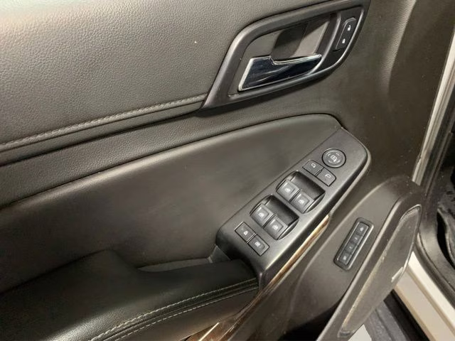 2020 Silver Ice Metallic Chevrolet Suburban LT 4X4 SUV