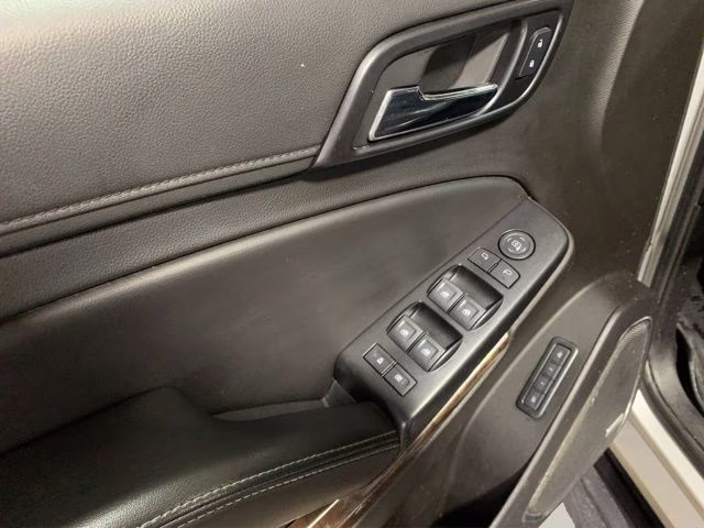 2020 Silver Ice Metallic Chevrolet Suburban LT 4X4 SUV