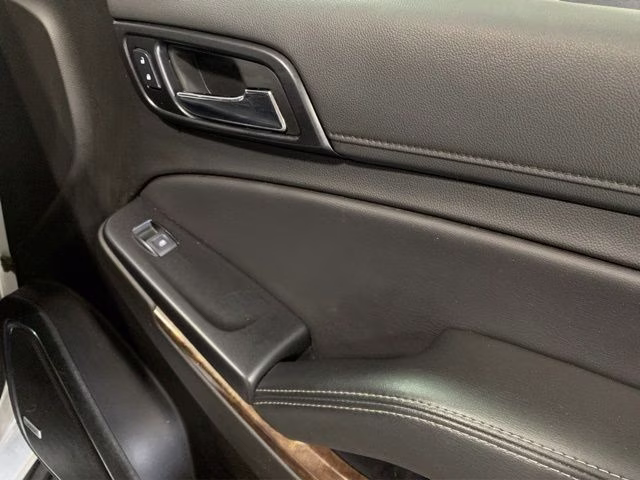 2020 Silver Ice Metallic Chevrolet Suburban LT 4X4 SUV
