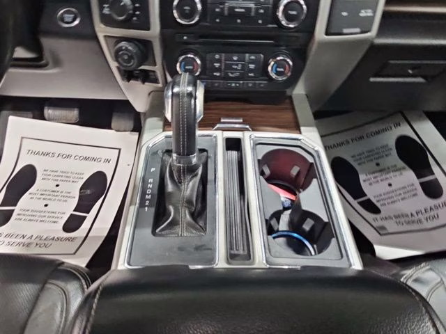 2017 White Platinum Metallic Tri-Coat Ford F-150 Lariat 4X4 Truck