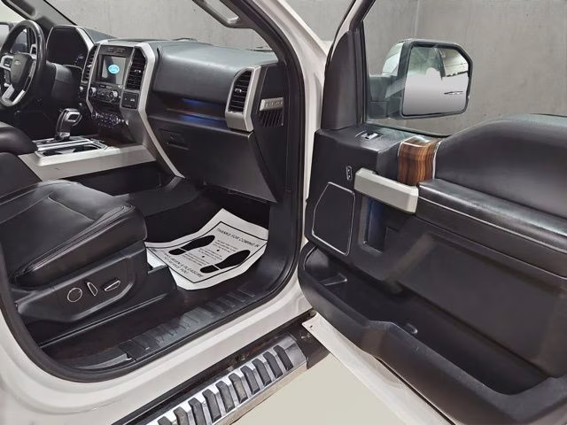2017 White Platinum Metallic Tri-Coat Ford F-150 Lariat 4X4 Truck