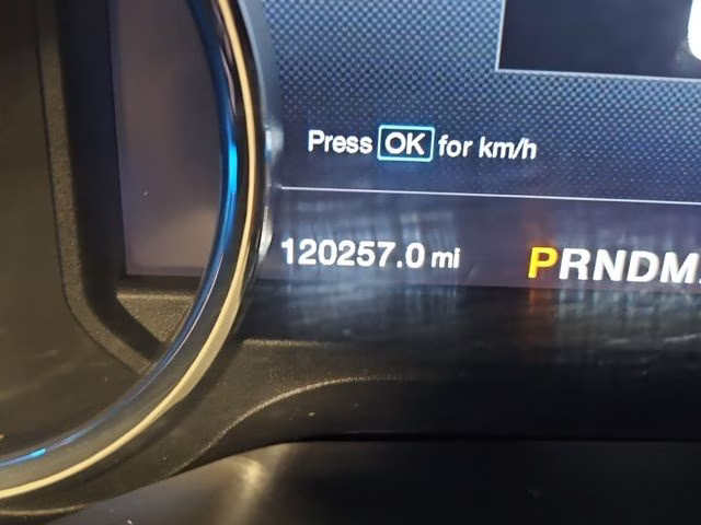 2017 White Platinum Metallic Tri-Coat Ford F-150 Lariat 4X4 Truck
