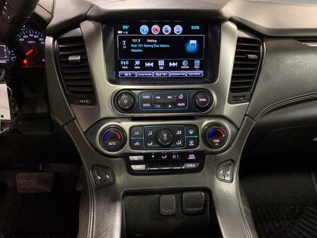 2020 Silver Ice Metallic Chevrolet Suburban LT 4X4 SUV