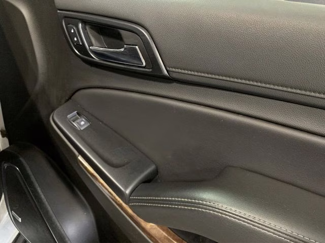 2020 Silver Ice Metallic Chevrolet Suburban LT 4X4 SUV