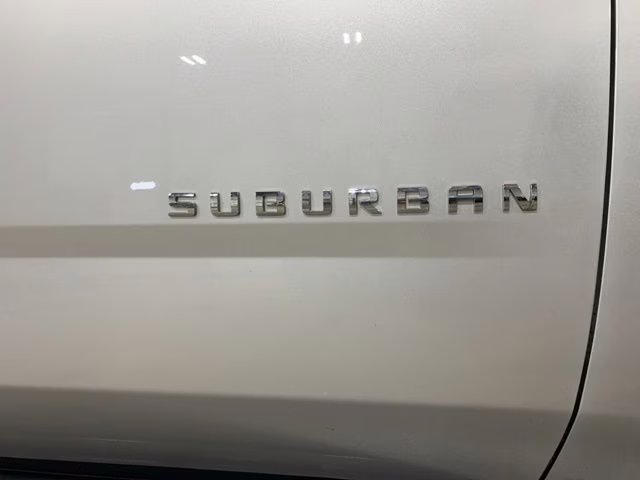 2020 Silver Ice Metallic Chevrolet Suburban LT 4X4 SUV