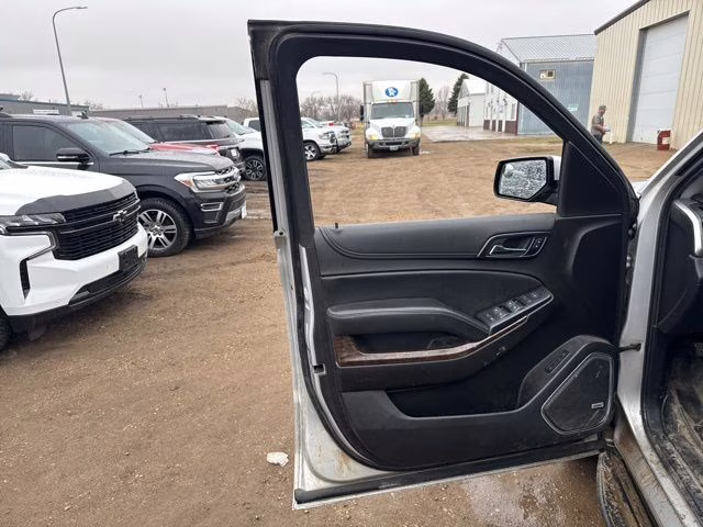 2020 Silver Ice Metallic Chevrolet Suburban LT 4X4 SUV