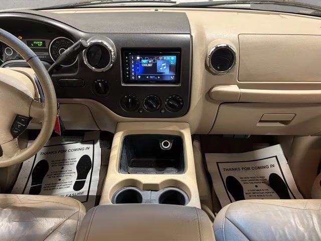 2006 Pueblo Gold Clearcoat Metallic Ford Expedition XLT 4X4 SUV