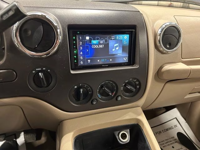 2006 Pueblo Gold Clearcoat Metallic Ford Expedition XLT 4X4 SUV