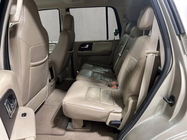 2006 Pueblo Gold Clearcoat Metallic Ford Expedition XLT 4X4 SUV