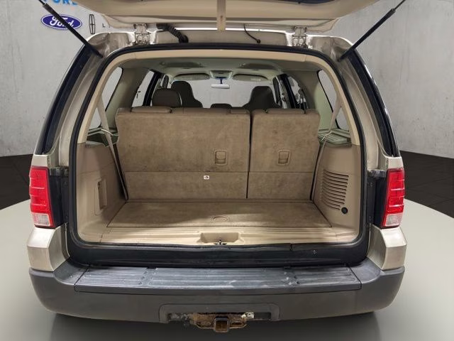2006 Pueblo Gold Clearcoat Metallic Ford Expedition XLT 4X4 SUV