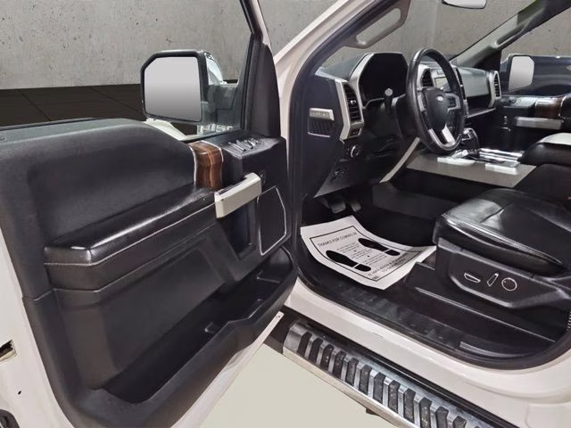 2017 White Platinum Metallic Tri-Coat Ford F-150 Lariat 4X4 Truck