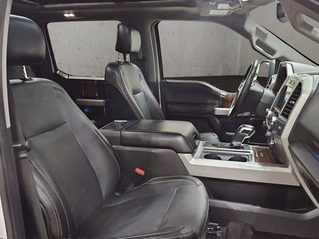 2017 White Platinum Metallic Tri-Coat Ford F-150 Lariat 4X4 Truck