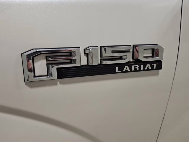 2017 White Platinum Metallic Tri-Coat Ford F-150 Lariat 4X4 Truck