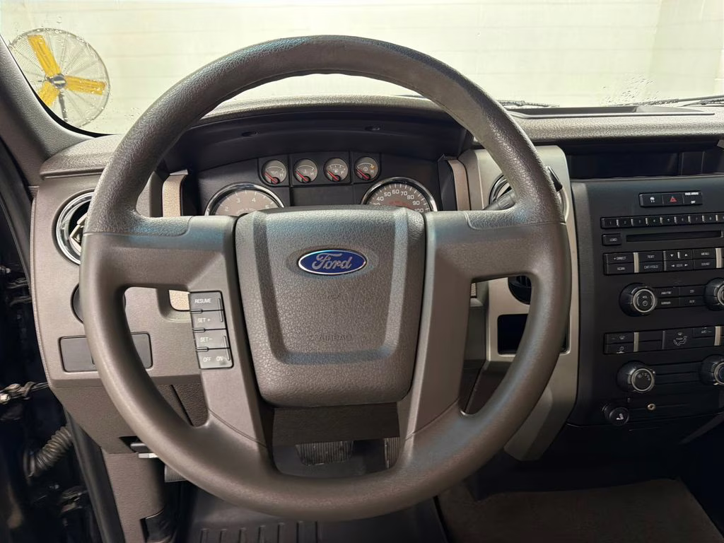 2009 Black Clearcoat Ford F-150 XLT RWD Truck