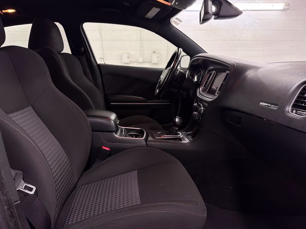 2022 Torred Clearcoat Dodge Charger R/T RWD Sedan