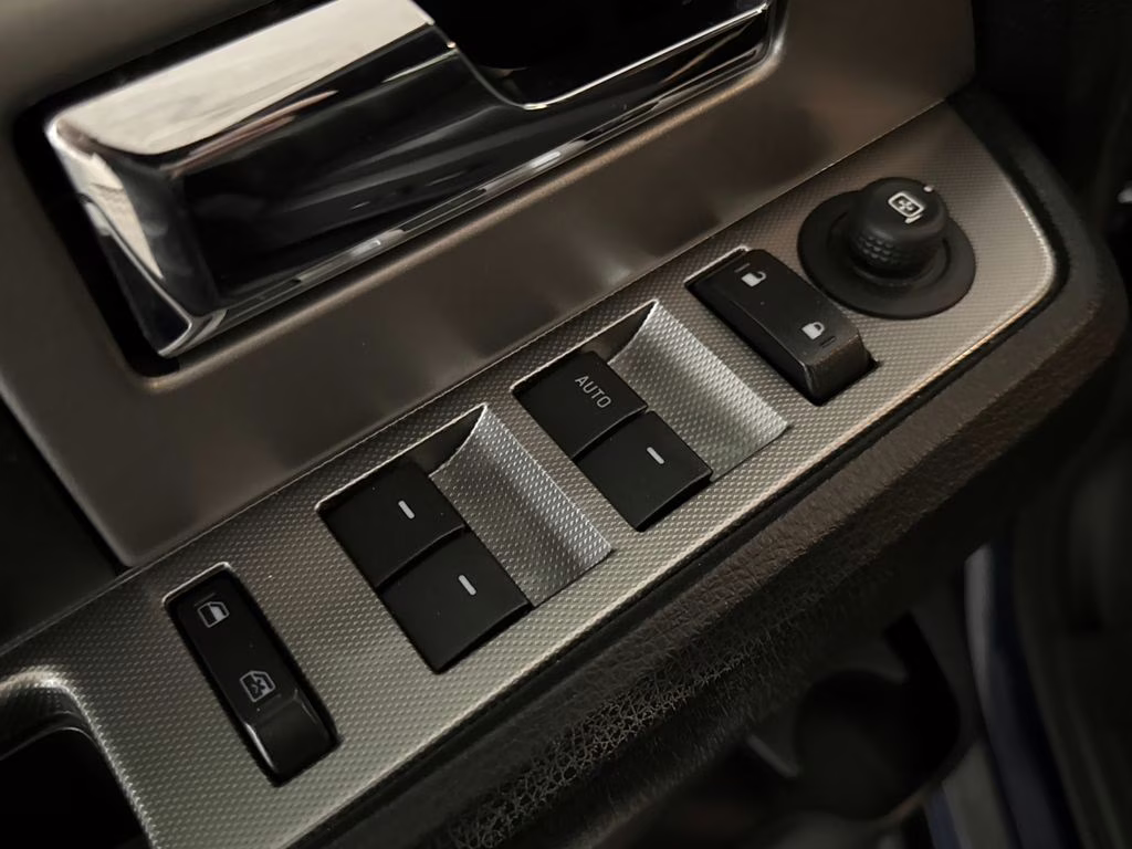 2016 Blue Jeans Metallic Ford Expedition XLT RWD SUV