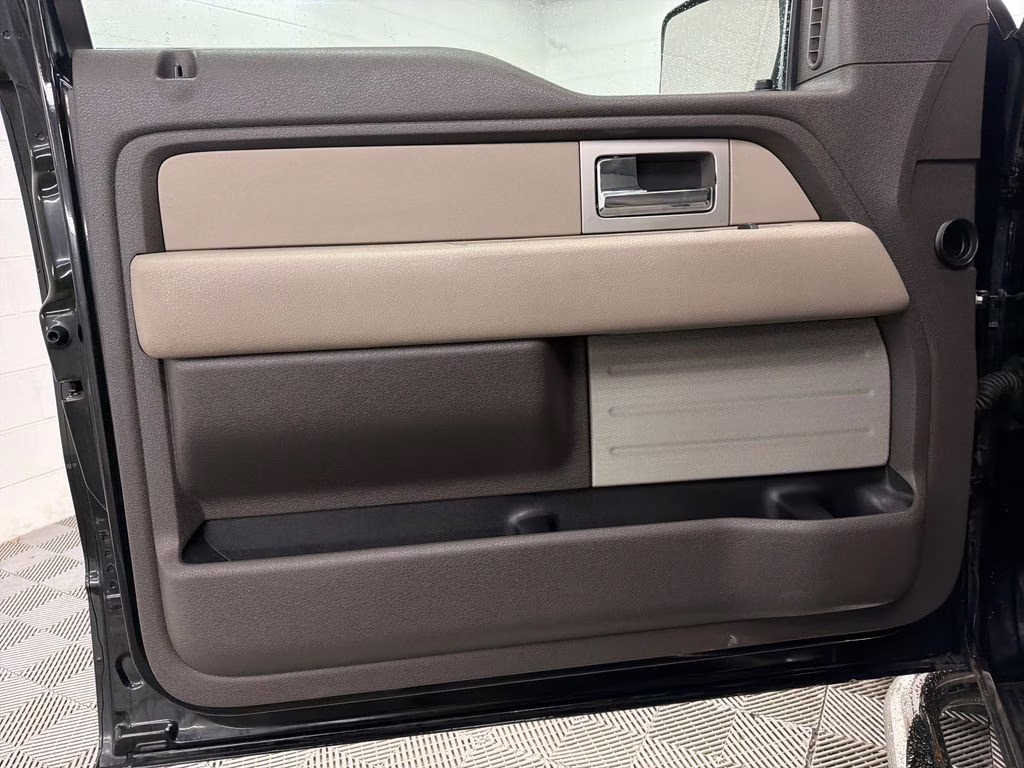 2009 Black Clearcoat Ford F-150 XLT RWD Truck
