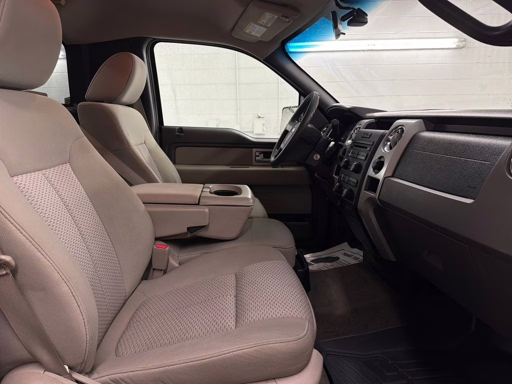 2009 Black Clearcoat Ford F-150 XLT RWD Truck