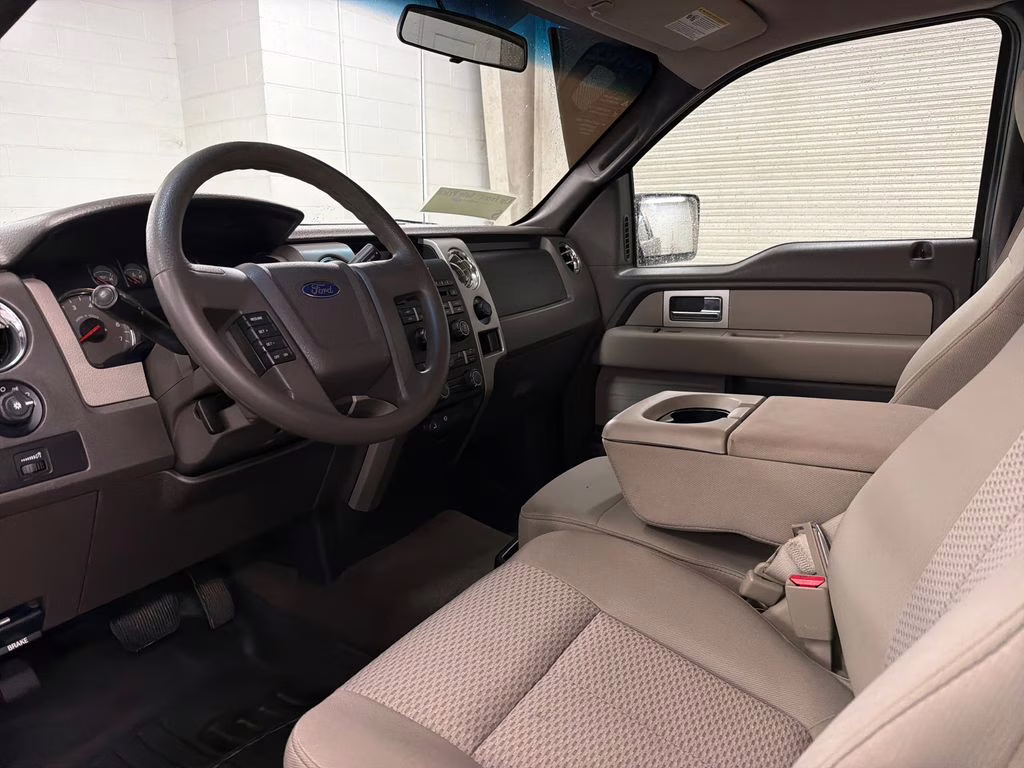 2009 Black Clearcoat Ford F-150 XLT RWD Truck