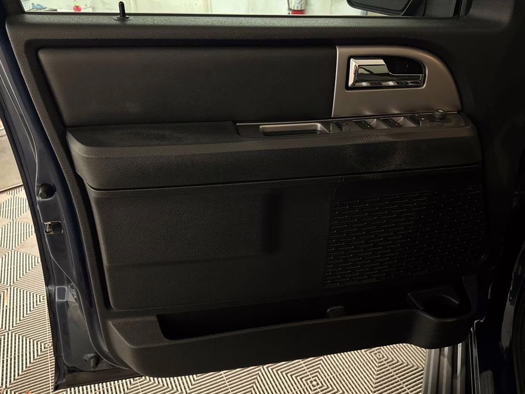2016 Blue Jeans Metallic Ford Expedition XLT RWD SUV