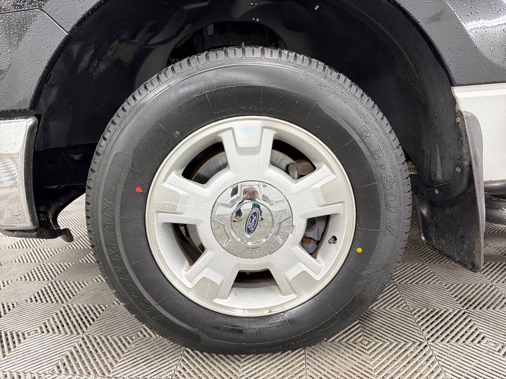 2009 Black Clearcoat Ford F-150 XLT RWD Truck