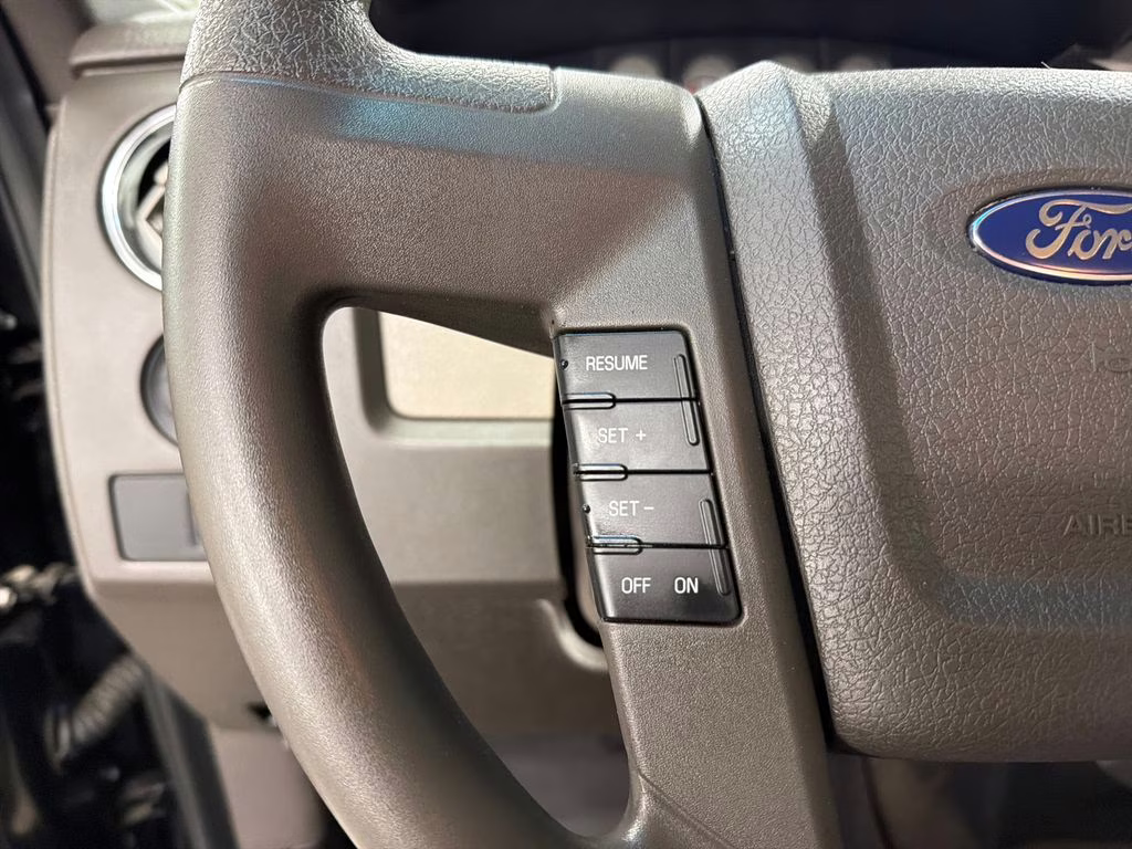 2009 Black Clearcoat Ford F-150 XLT RWD Truck