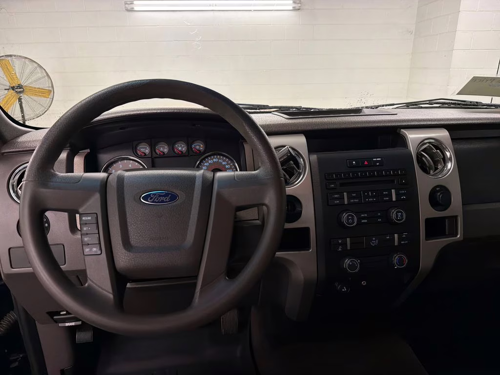 2009 Black Clearcoat Ford F-150 XLT RWD Truck