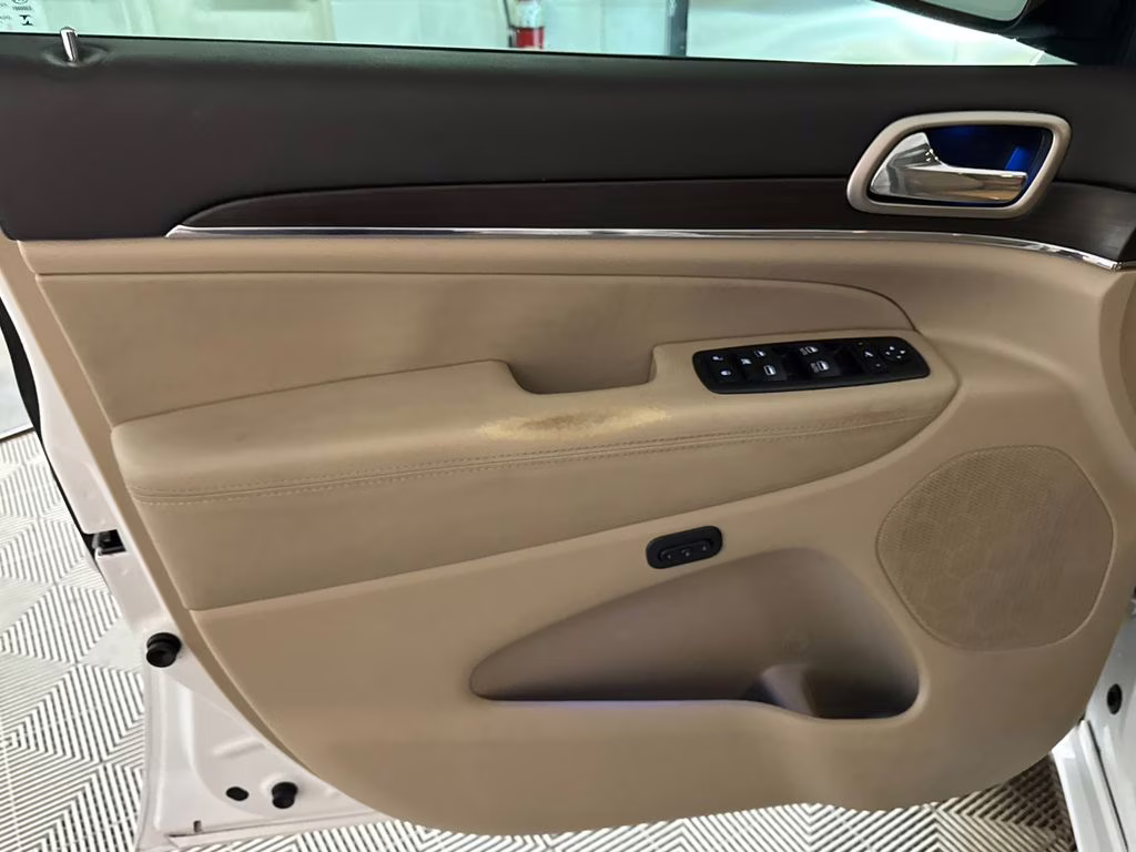 2015 Bright White Clearcoat Jeep Grand Cherokee Overland 4X4 SUV