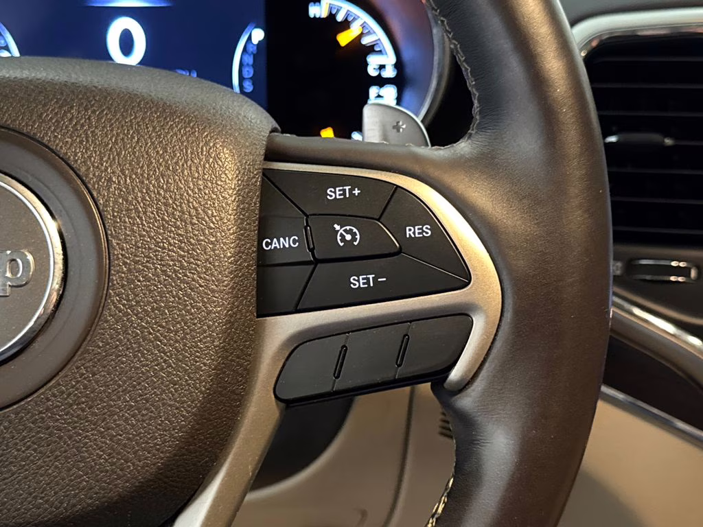 2015 Bright White Clearcoat Jeep Grand Cherokee Overland 4X4 SUV