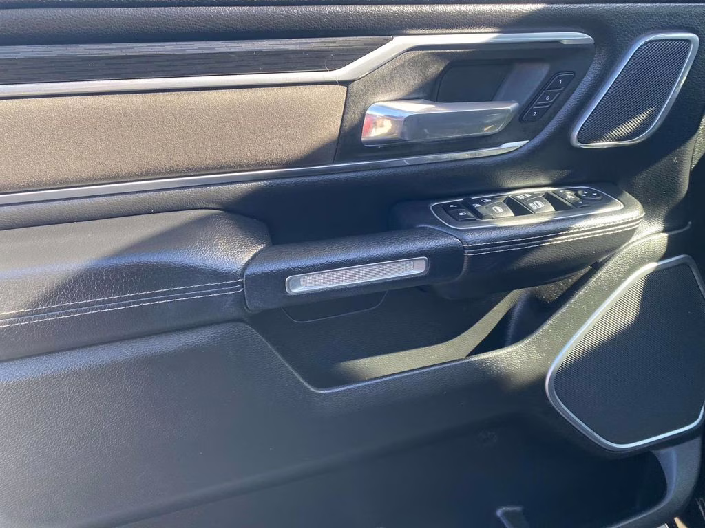 2023 Diamond Black Crystal Pearlcoat Ram 1500 Laramie 4X4 Truck