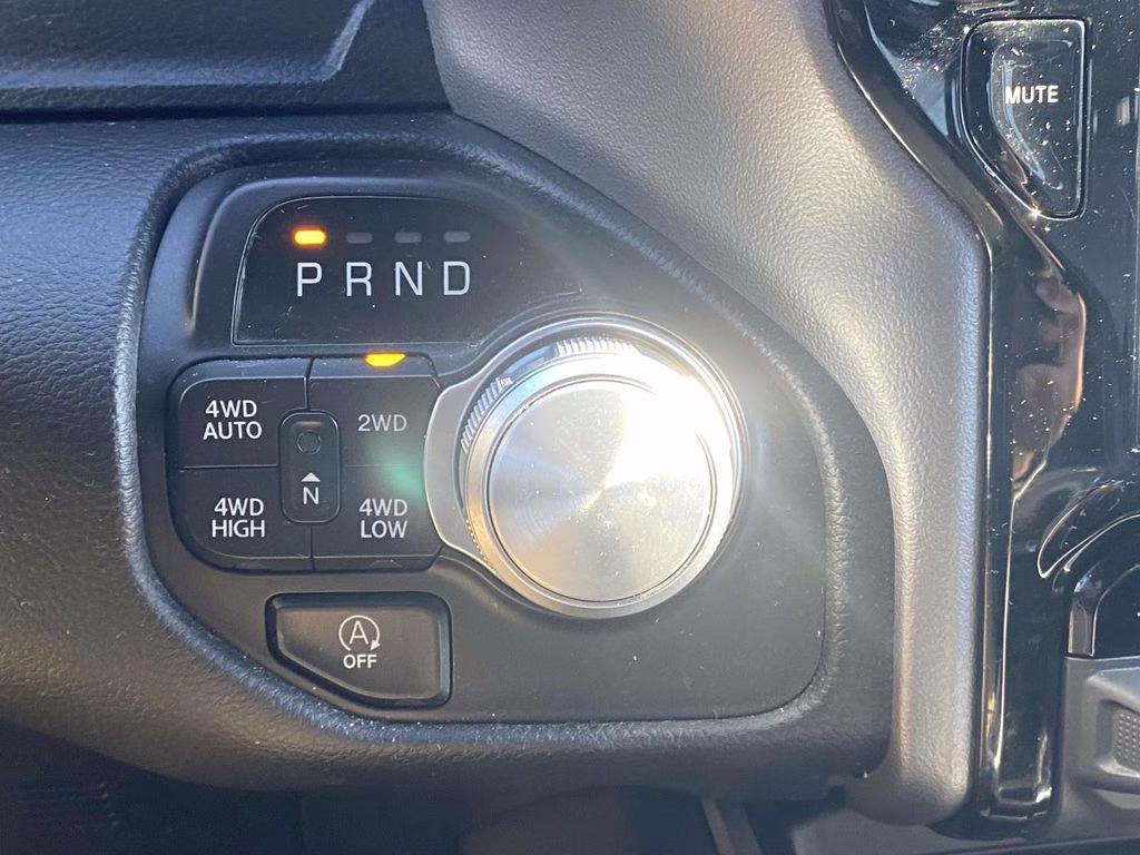 2023 Diamond Black Crystal Pearlcoat Ram 1500 Laramie 4X4 Truck