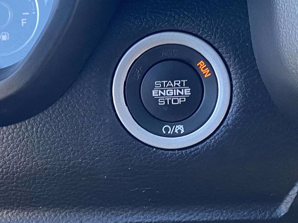 2023 Diamond Black Crystal Pearlcoat Ram 1500 Laramie 4X4 Truck