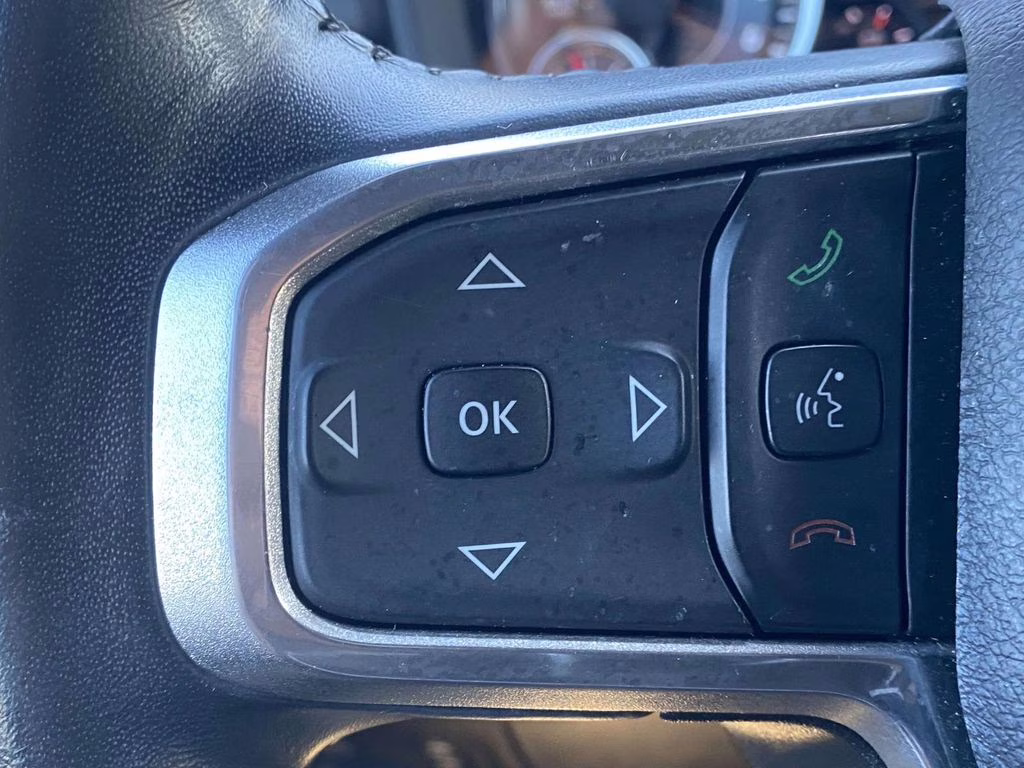 2023 Diamond Black Crystal Pearlcoat Ram 1500 Laramie 4X4 Truck