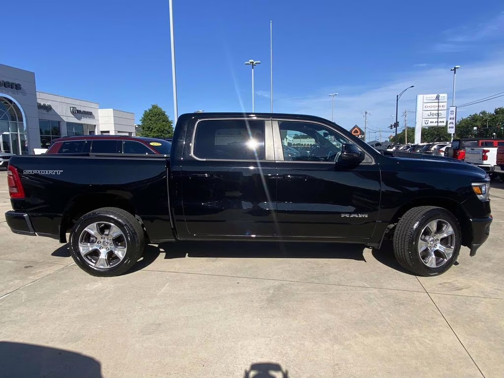 2023 Diamond Black Crystal Pearlcoat Ram 1500 Laramie 4X4 Truck