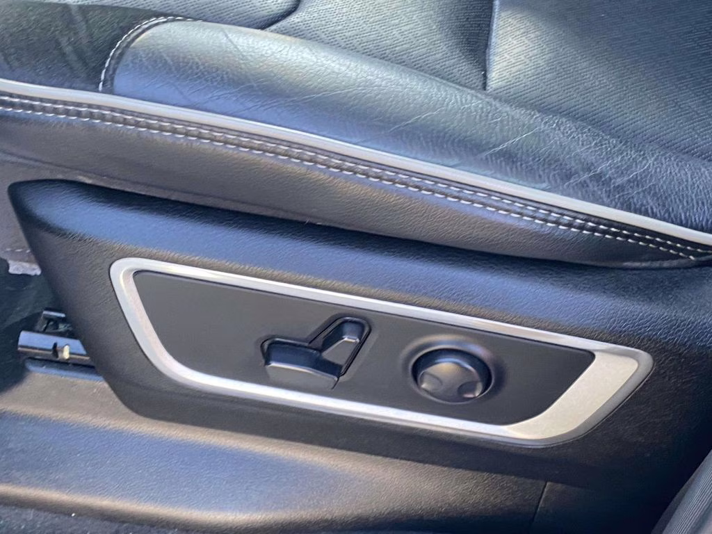 2023 Diamond Black Crystal Pearlcoat Ram 1500 Laramie 4X4 Truck