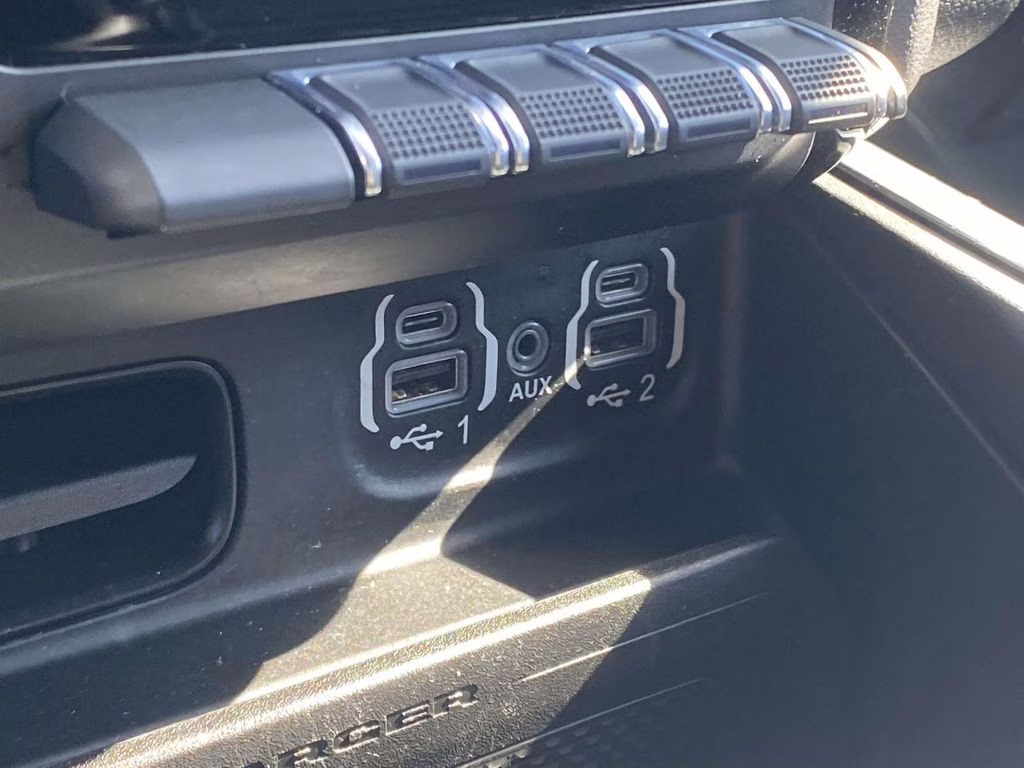 2023 Diamond Black Crystal Pearlcoat Ram 1500 Laramie 4X4 Truck