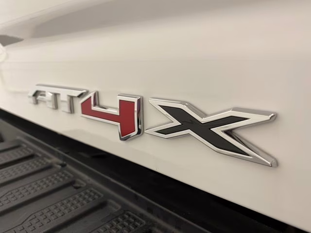 2025 Summit White GMC Sierra 2500HD AT4X 4X4 Truck
