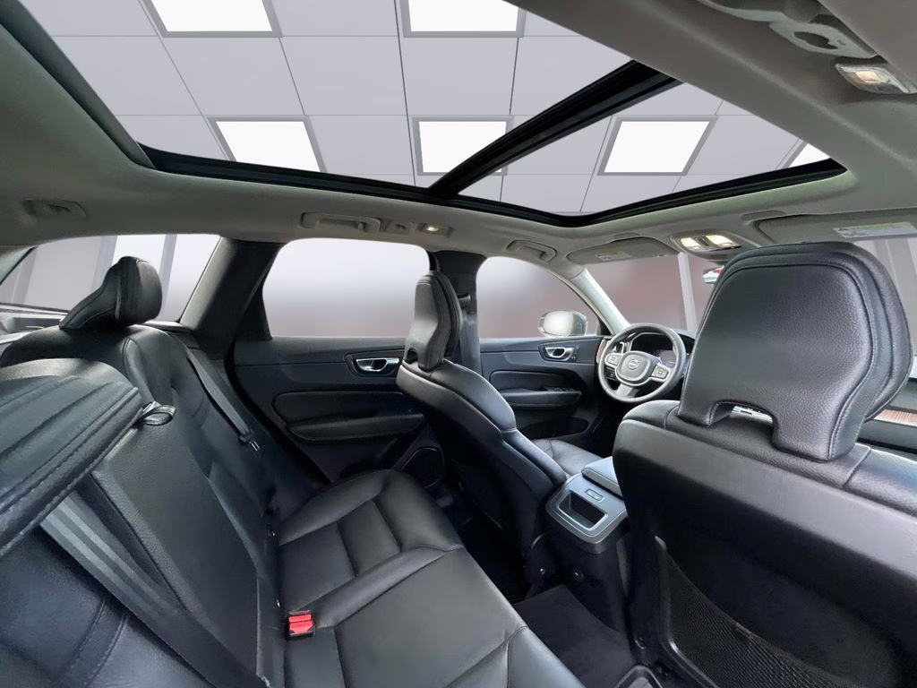 2022 Platinum Gray Metallic Volvo XC60 B5 Momentum AWD SUV