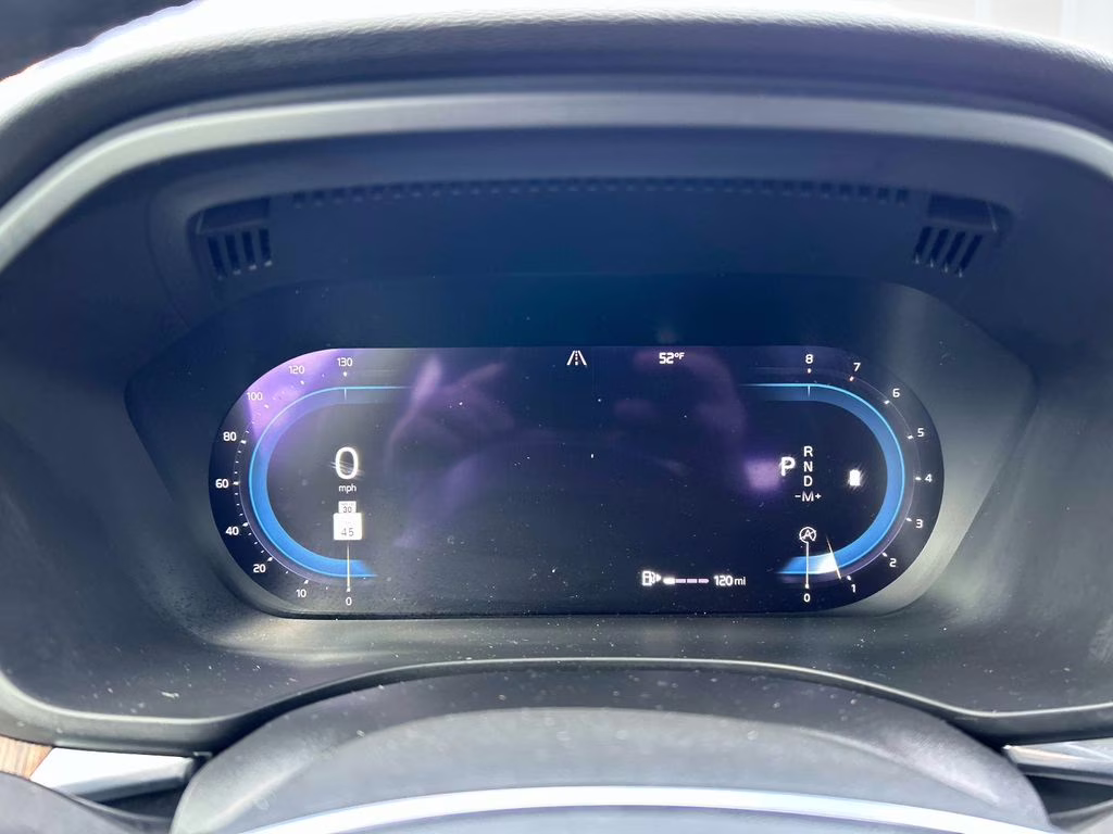2022 Platinum Gray Metallic Volvo XC60 B5 Momentum AWD SUV