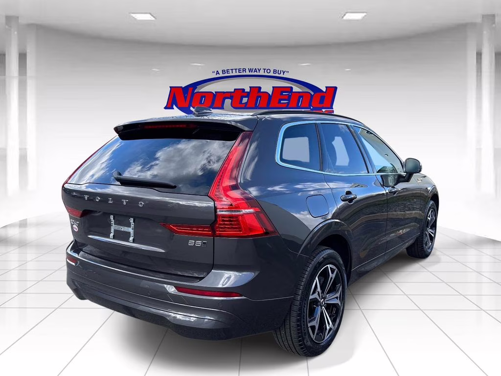 2022 Platinum Gray Metallic Volvo XC60 B5 Momentum AWD SUV