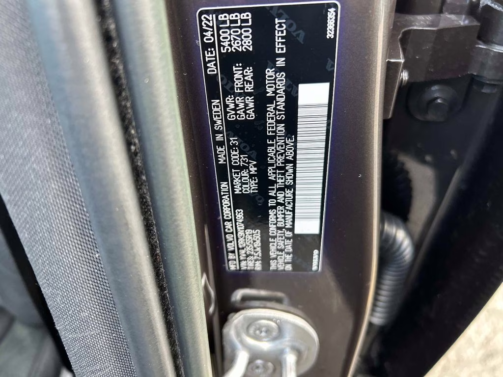 2022 Platinum Gray Metallic Volvo XC60 B5 Momentum AWD SUV