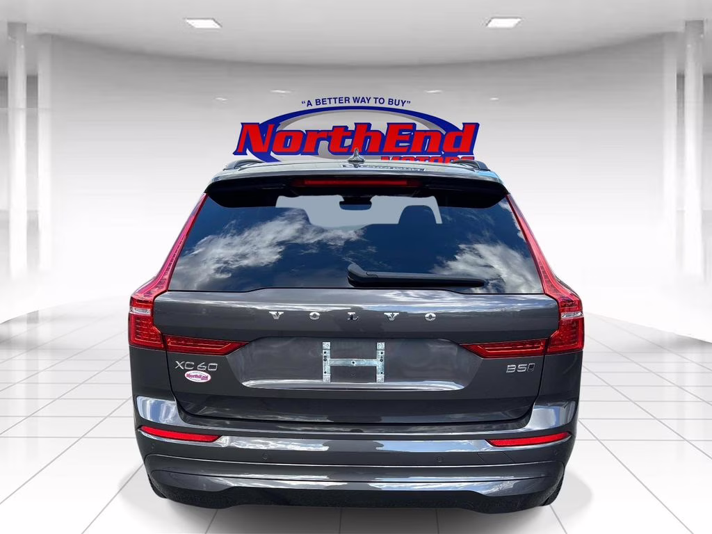 2022 Platinum Gray Metallic Volvo XC60 B5 Momentum AWD SUV