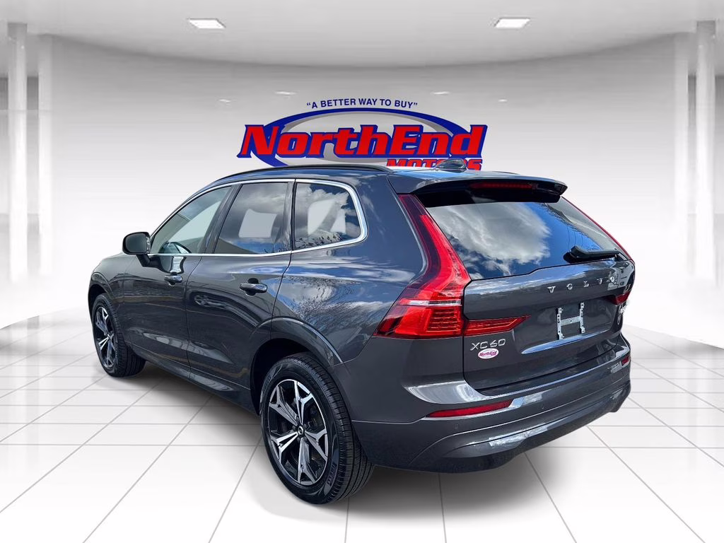 2022 Platinum Gray Metallic Volvo XC60 B5 Momentum AWD SUV