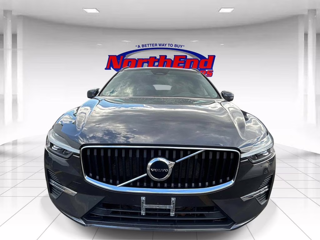 2022 Platinum Gray Metallic Volvo XC60 B5 Momentum AWD SUV
