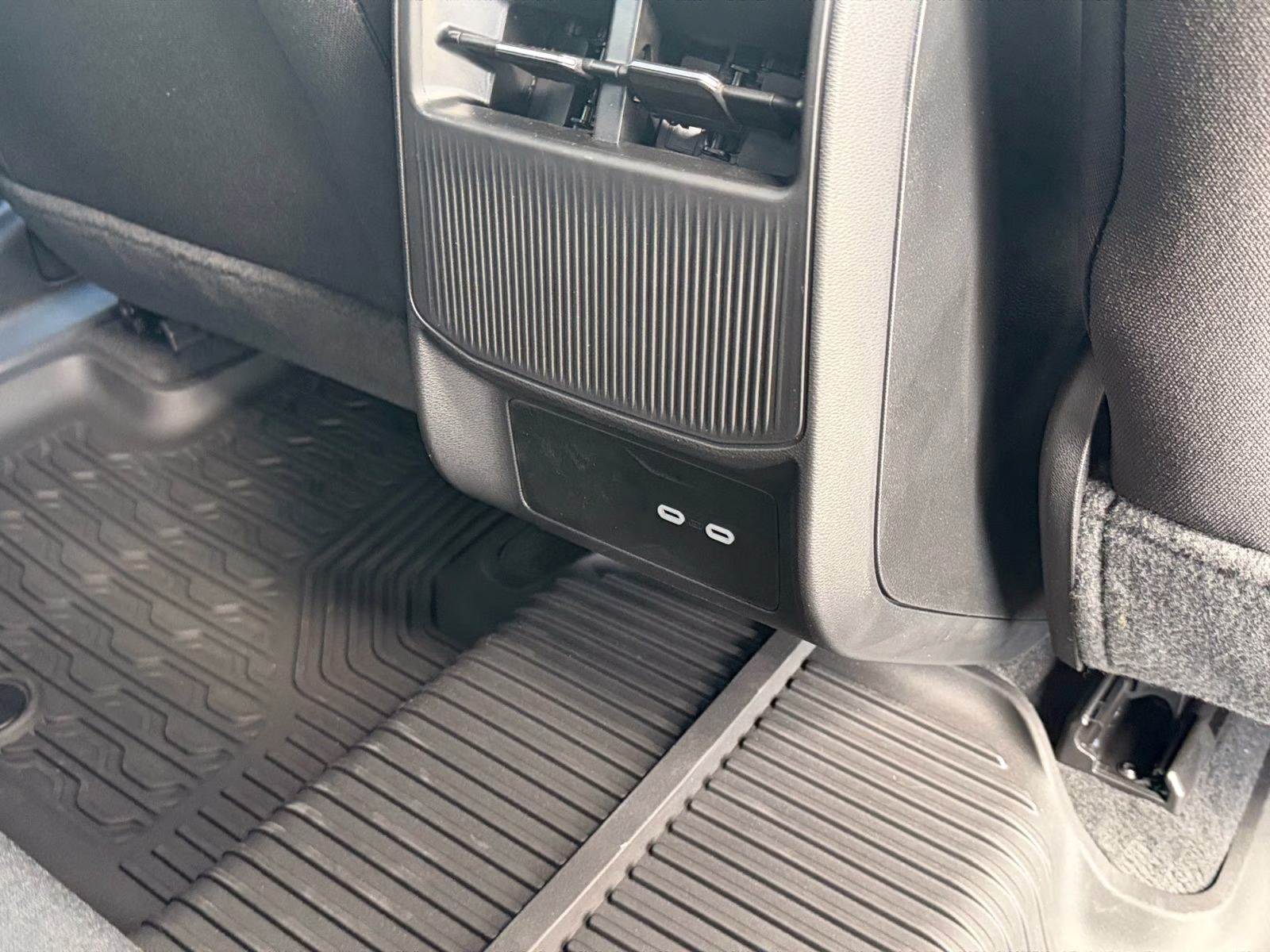 2026 Bright White Clearcoat Jeep Cherokee Laredo 4X4 SUV