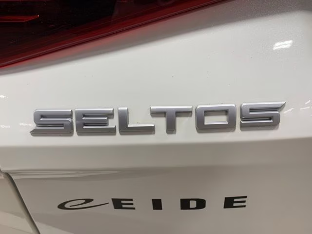 2023 Snow White Pearl Kia Seltos S AWD SUV